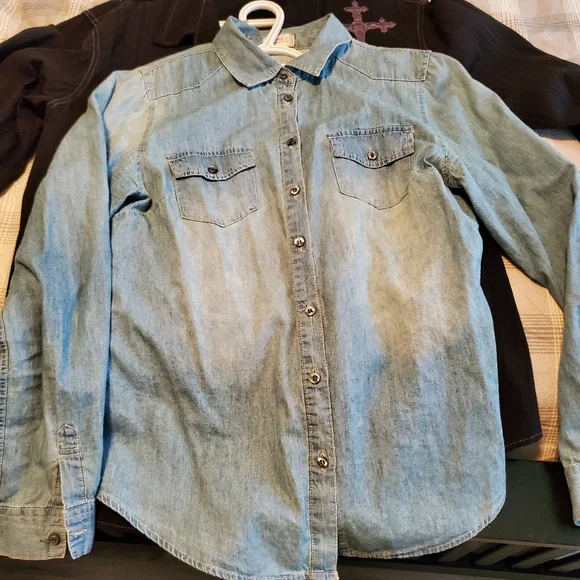 Light Jean women's button down - Picture 11 of 11